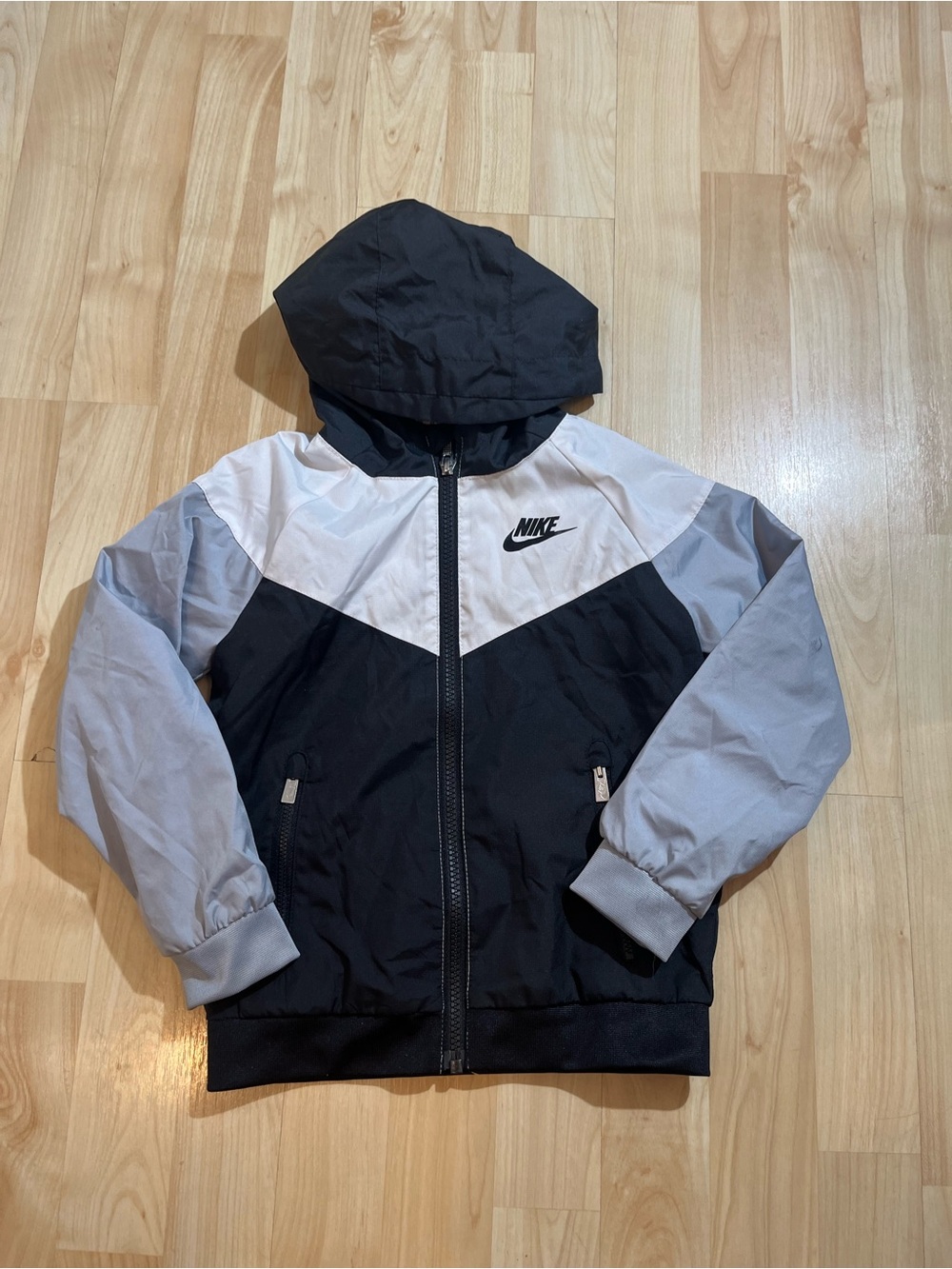 Nike Boys Kids Black & White Windrunner Jacket Size 4T